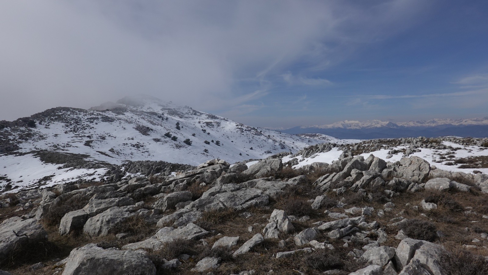 Sur la ligne de crête à l'Est de la Croix de Verse