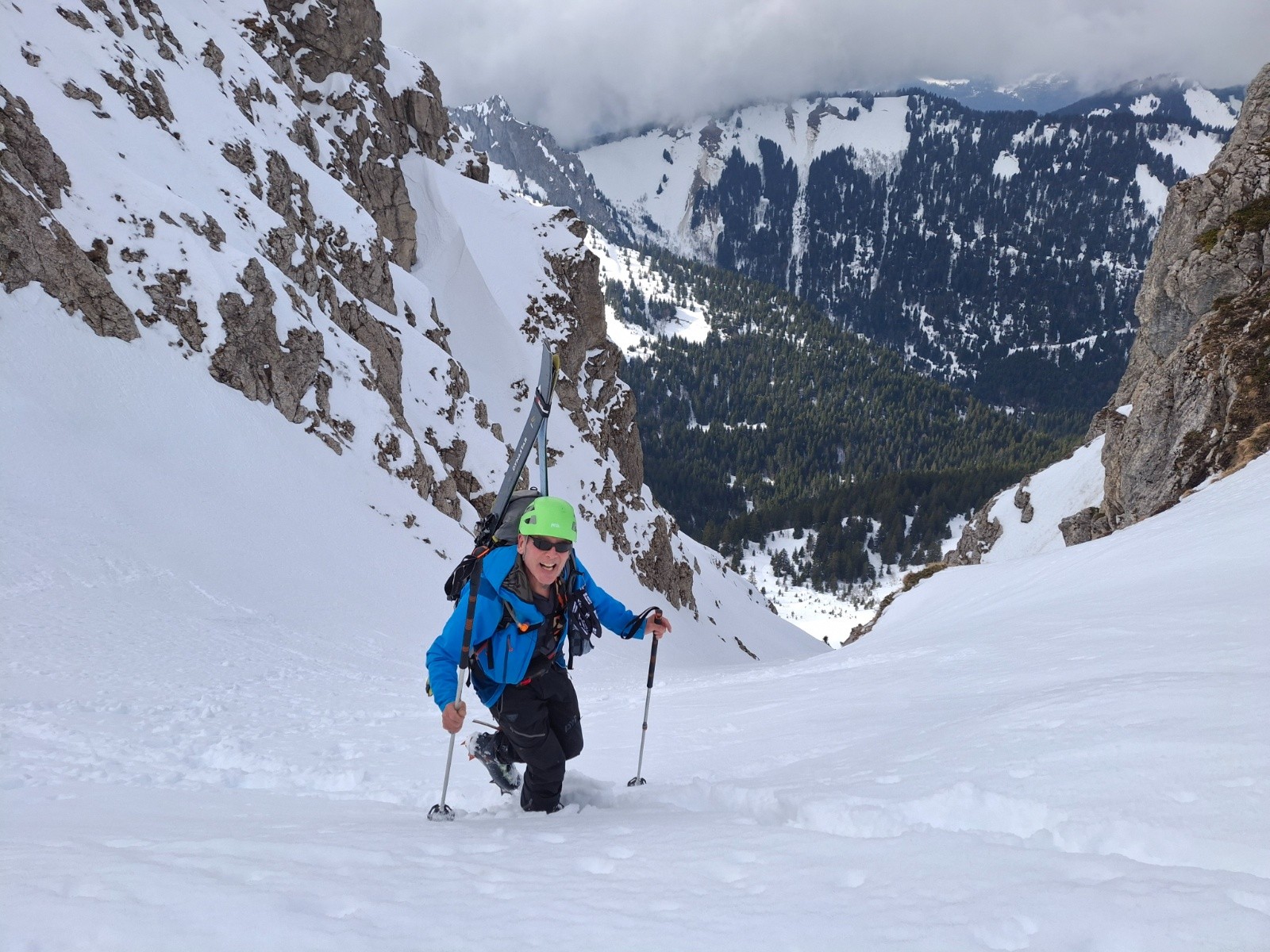 &nbsp;Olivier sort du couloir avec le sourire