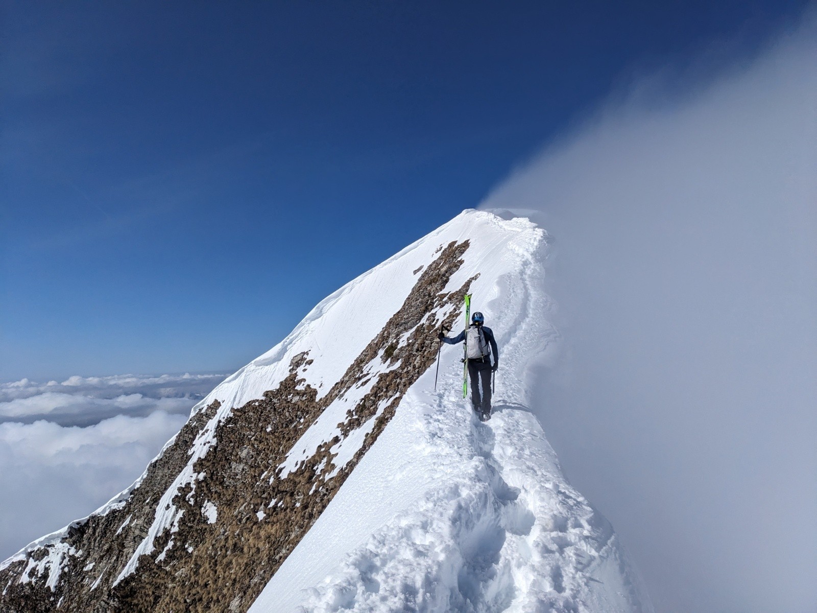 Charvin par l'arrête du lac, descente face NE