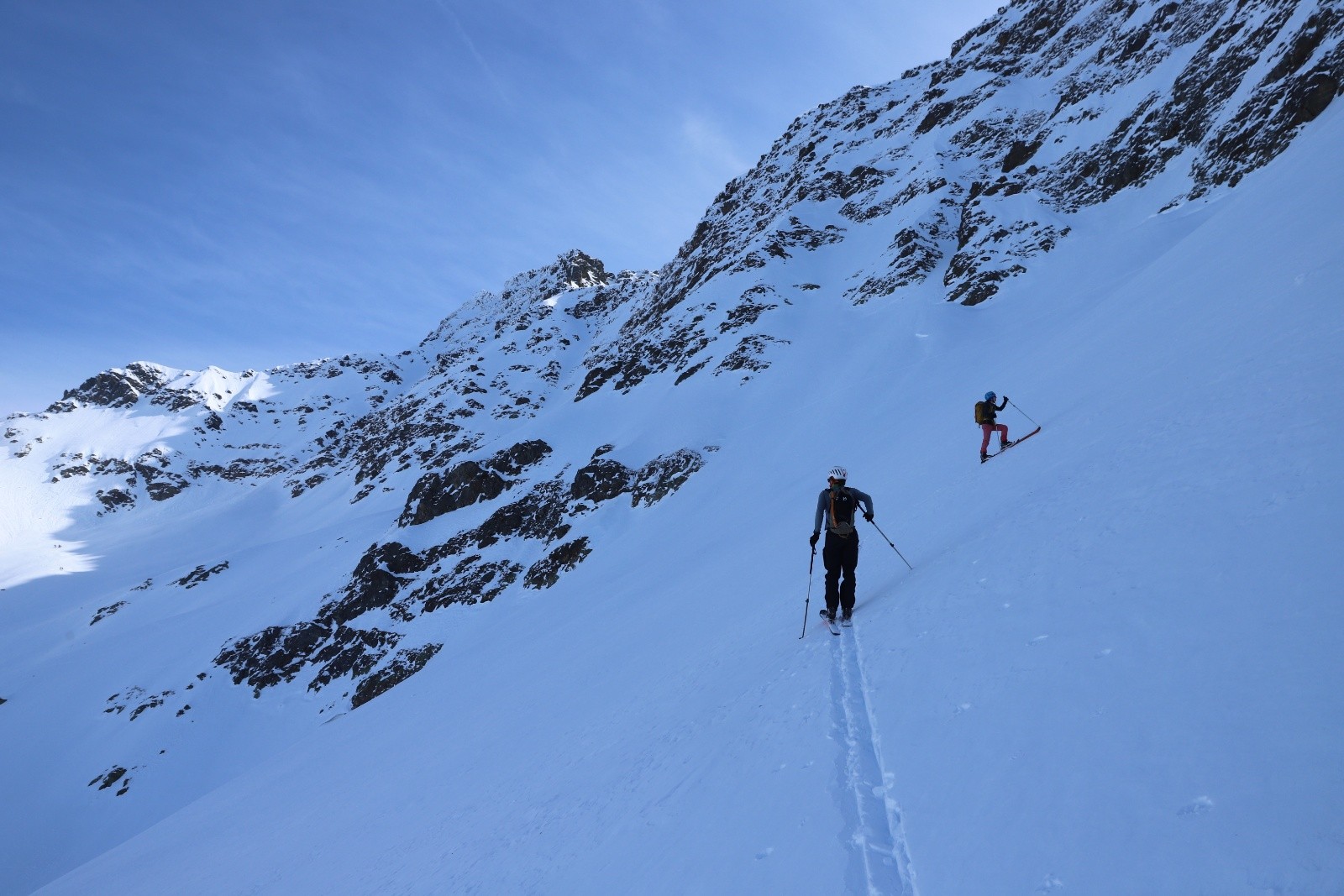 &nbsp;Dans la montée au Signal des Valloires. Notre second couloir de descente est bien visible à l'arrière plan!
