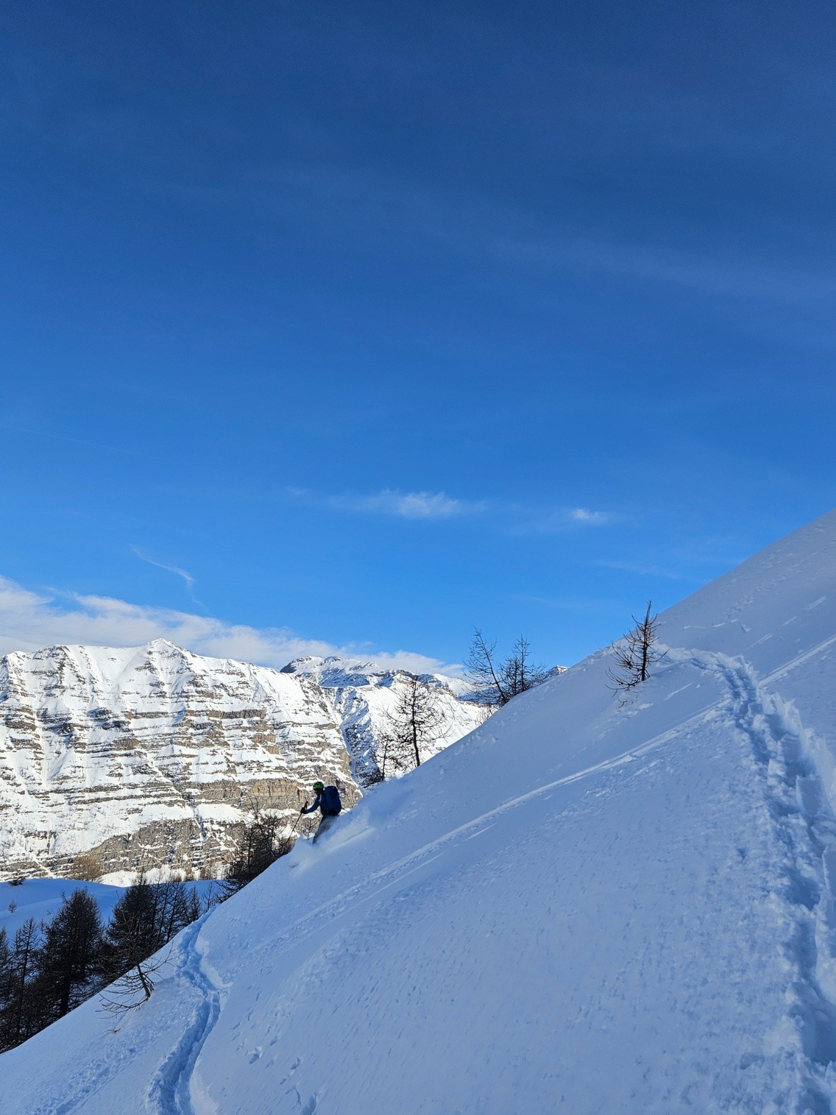 &nbsp;Poudreuse dans les couloirs Nord sous la tête des Arindoux