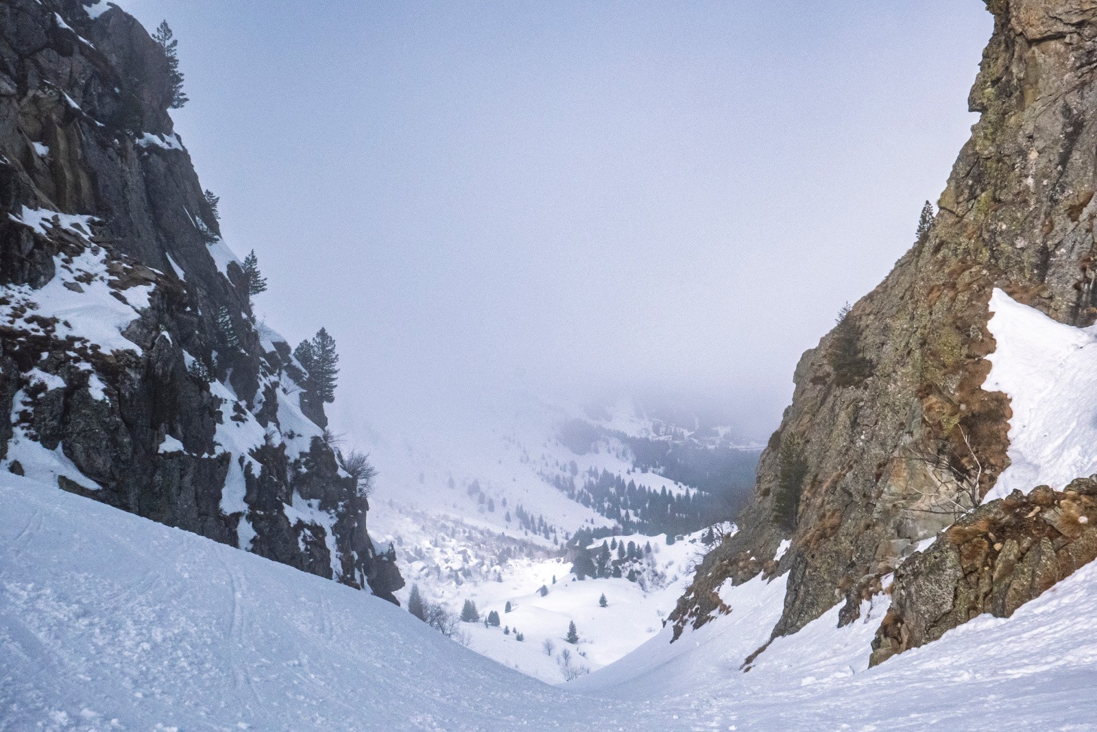 #4 La canyon, crux du jour passe bien, neige compacte mais bon grip. La canyon, crux du jour passe bien, neige compacte mais bon grip.