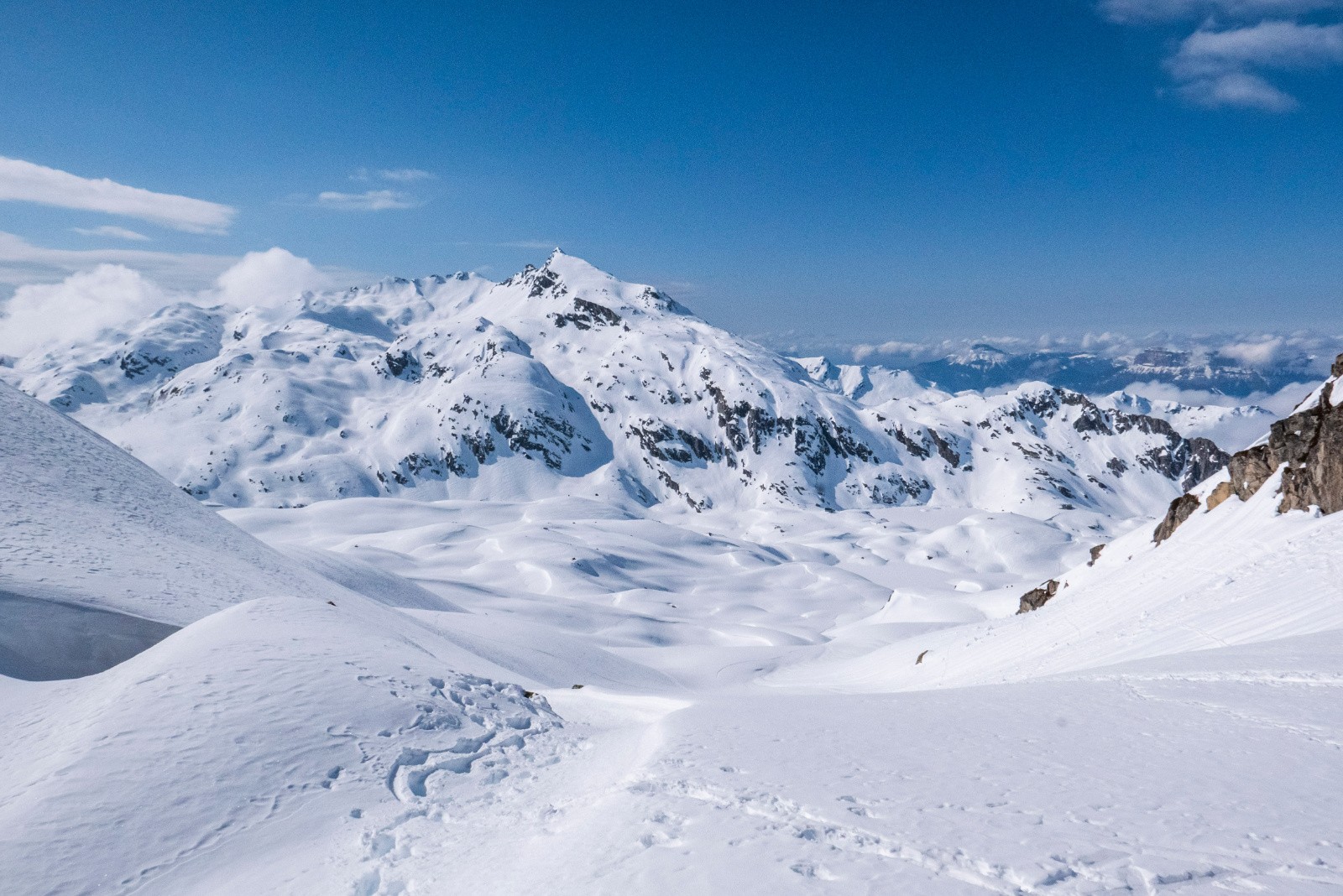 #8 Vue côté ouest avec le plateau des lacs, Cabottes et Belle Etoile Vue côté ouest avec le plateau des lacs, Cabottes et Belle Etoile