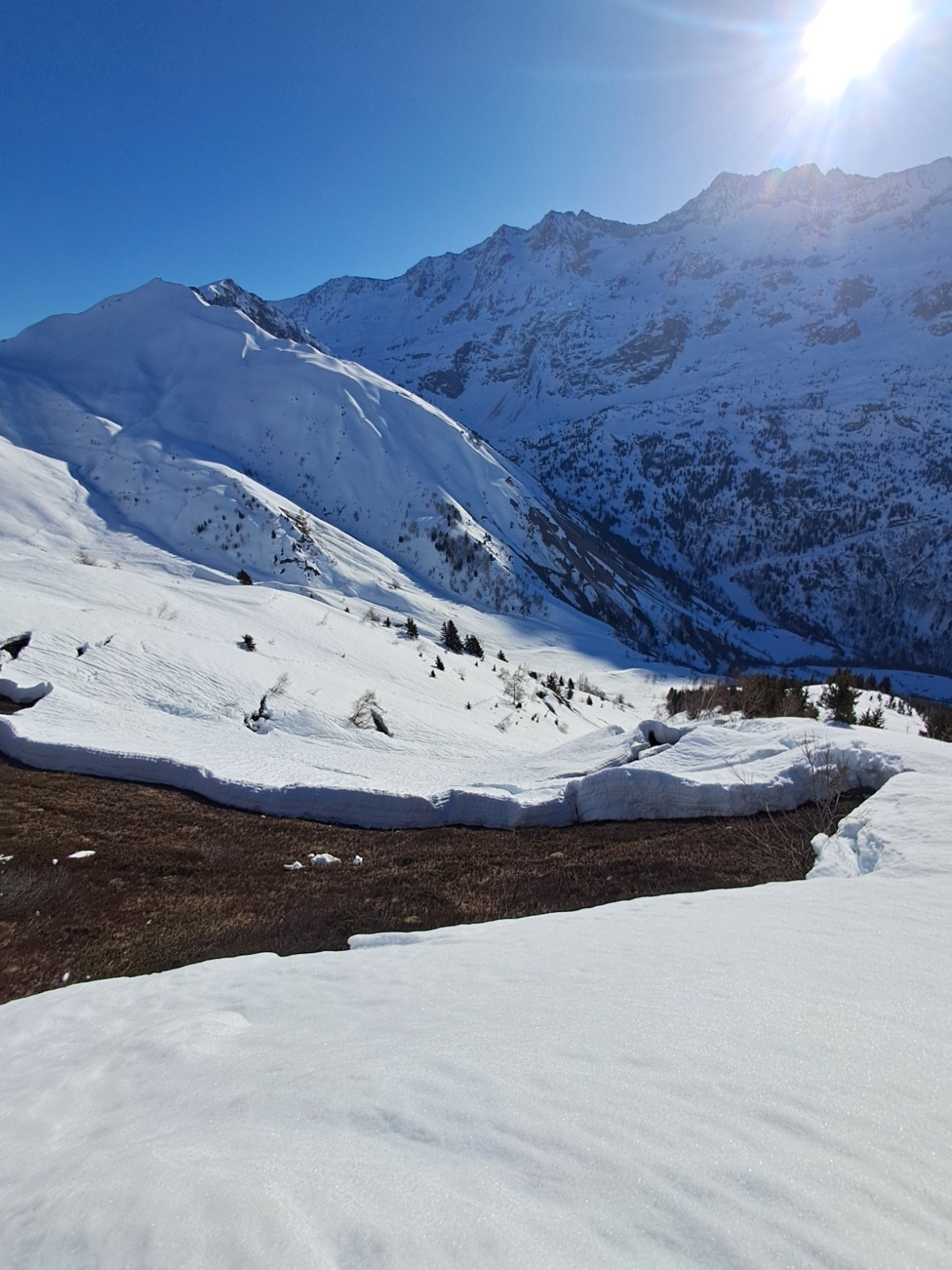 &nbsp;Le matin&nbsp; vue des Reptations , de récentes avalanches de glissement se sont produites plus bas...