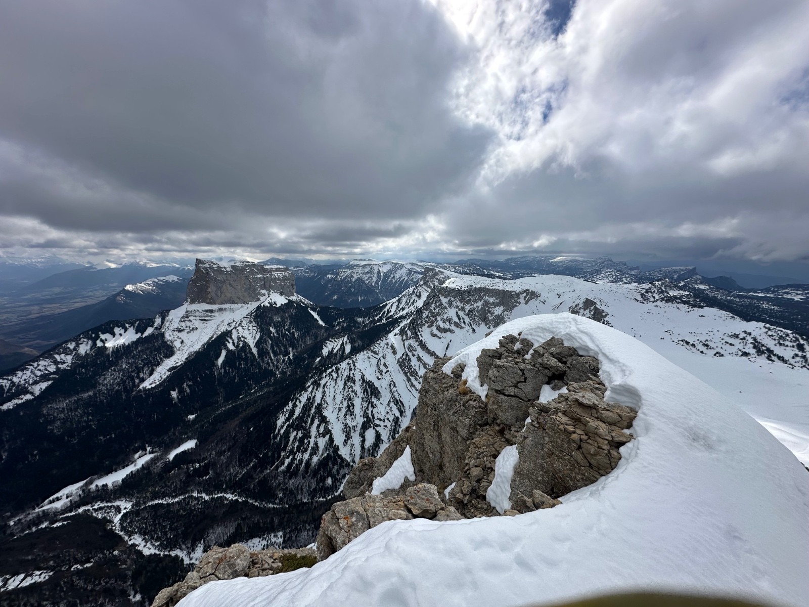 Du sommet, le Mont Aiguille.