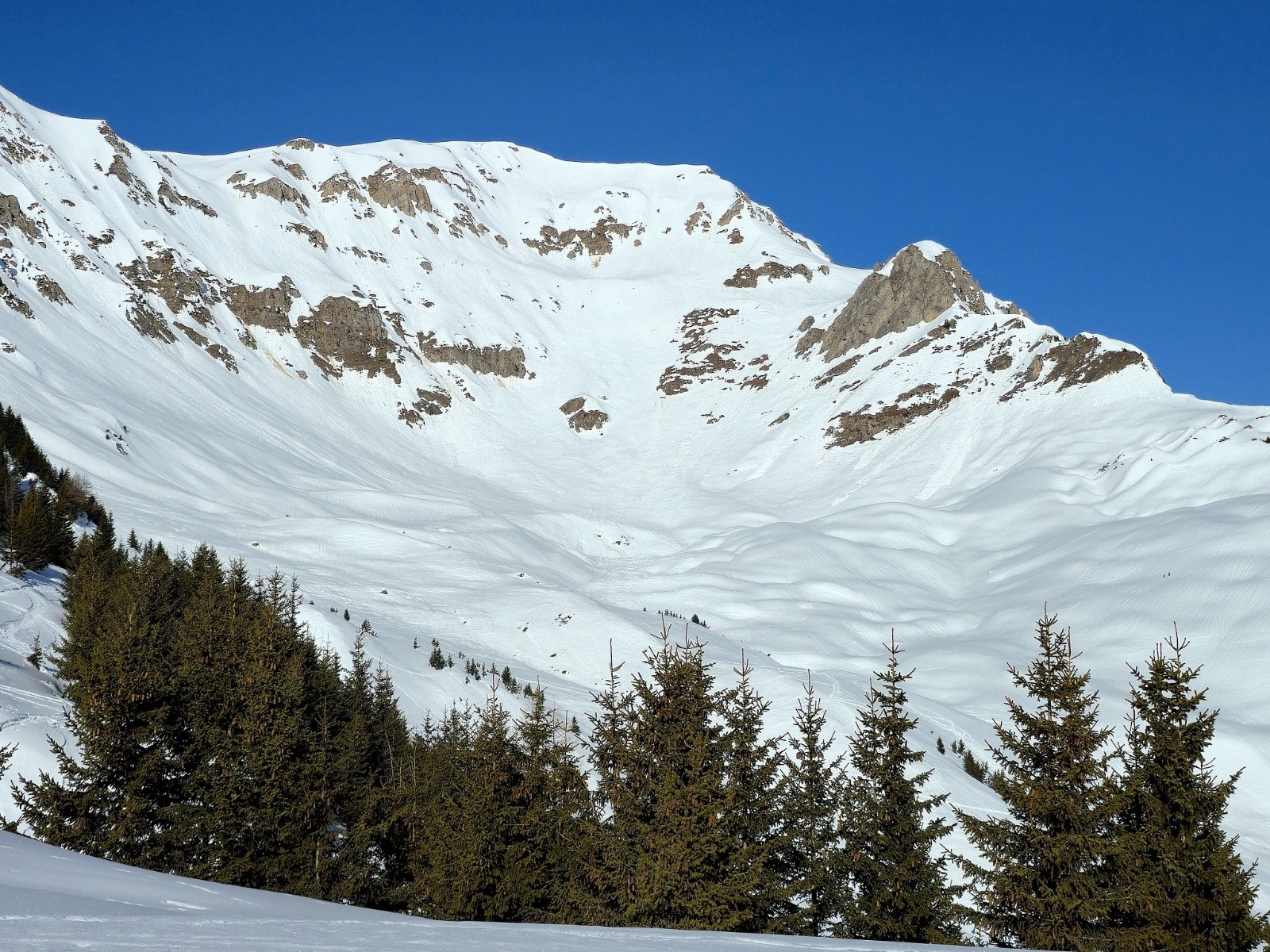 #3 Combe bénite face est au centre et Crêtes du Gros Rioux à droite Combe bénite face est au centre et Crêtes du Gros Rioux à droite