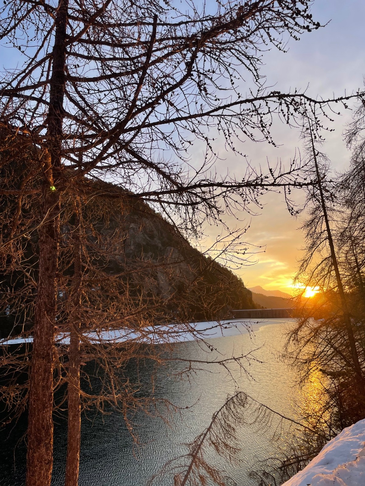 #1 Levé de soleil sur le lac des Mesches Levé de soleil sur le lac des Mesches