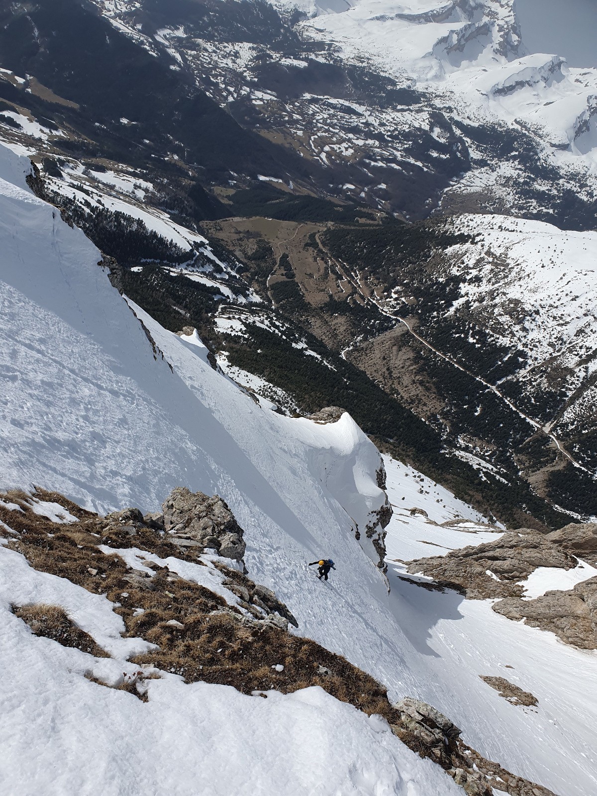#1 La paroi était verticale et se redressait encore (en vrai passage à 45°) La paroi était verticale et se redressait encore (en vrai passage à 45°)