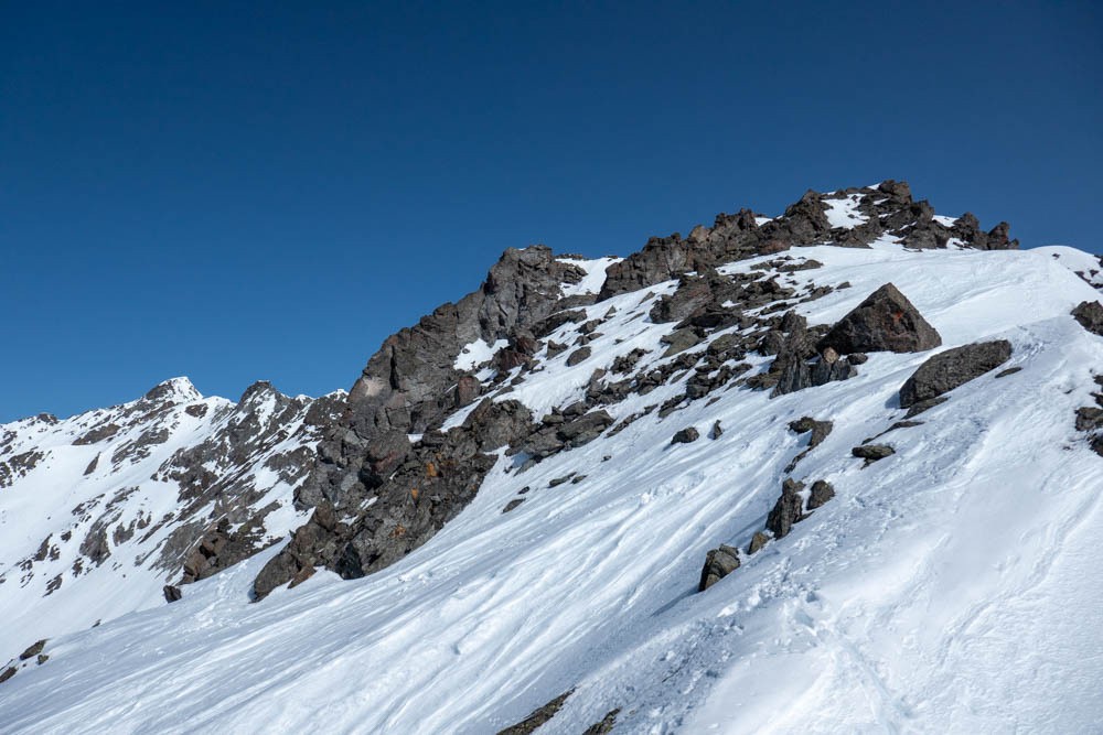 On doit rejoindre le sommet par lÃ  aussi