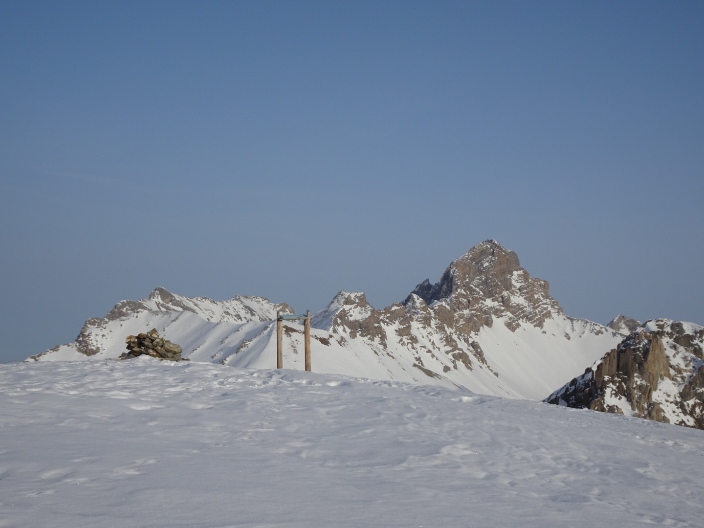 Tête de Moise au fond?