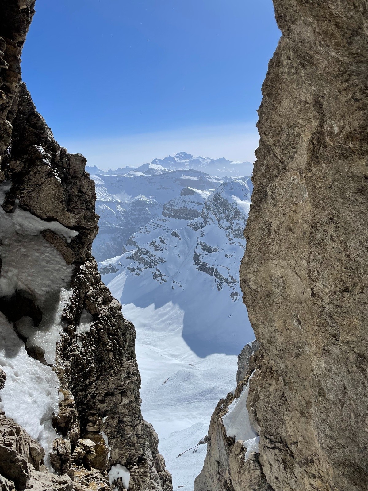 le Mont-Blanc depuis le trou de Bourdillon.&nbsp;