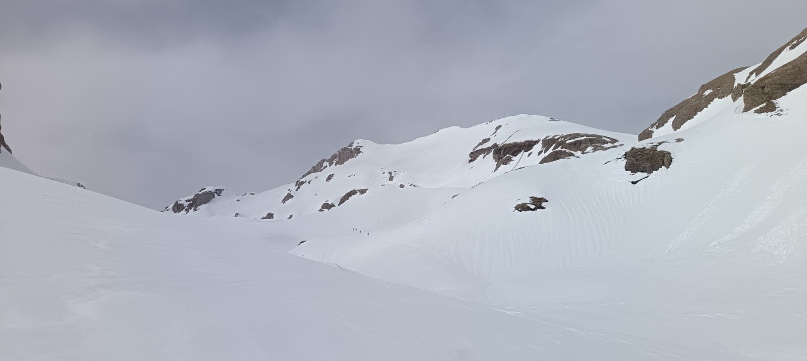 Vallon des Narrites bien skiant, tête de l'Aupet au fond&nbsp;