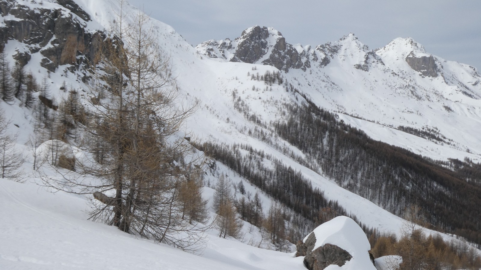 J2 de D à G : Chapeau de Gendarme, Brec Second et Brec Premier