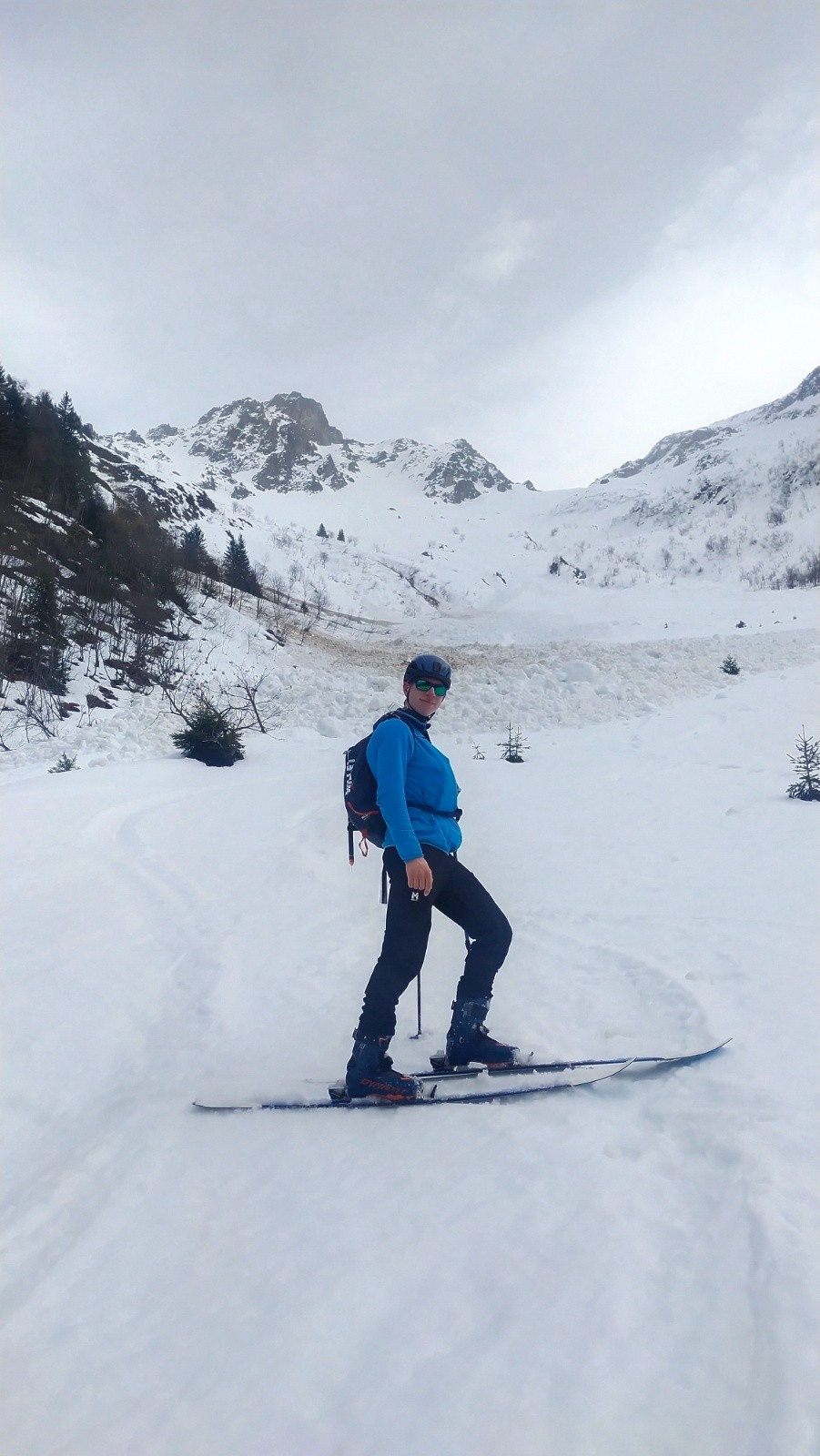 &nbsp;Sous le col de pendet