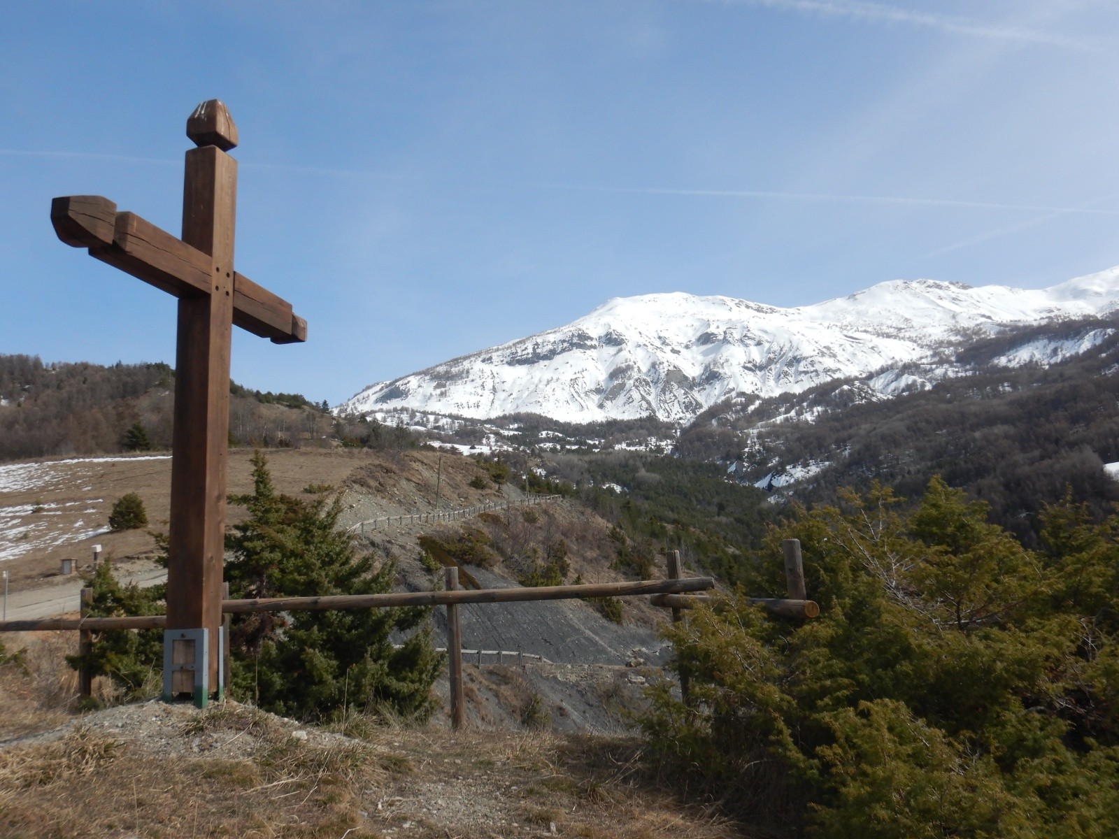 Le sommet du jour, la Croix de l'Alpe, montée par la gauche descente par la droite !