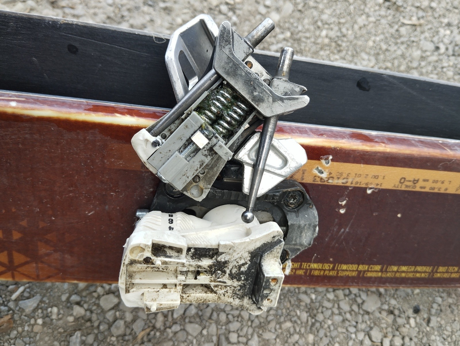 Fixation cassée de manière nette !