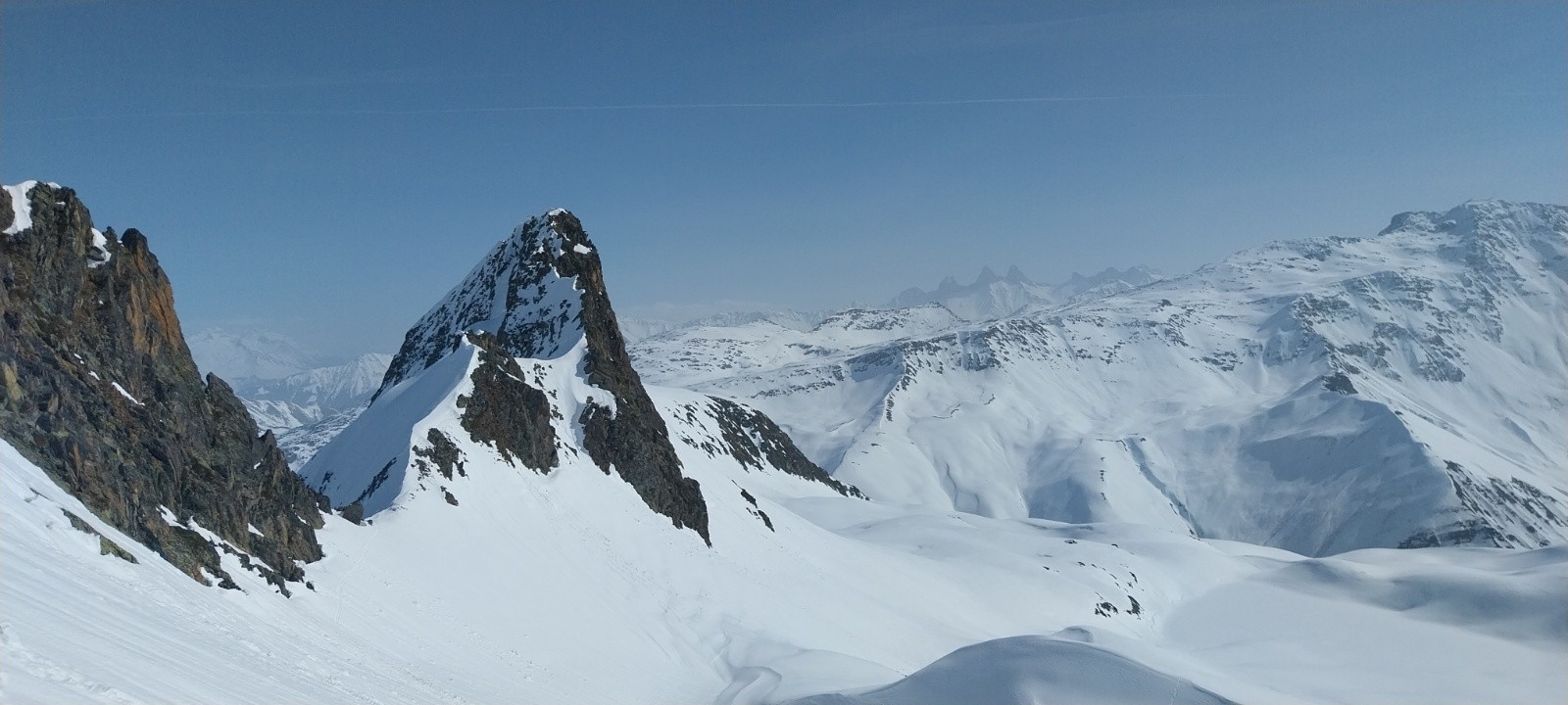 à gauche la brèche du lieutenant