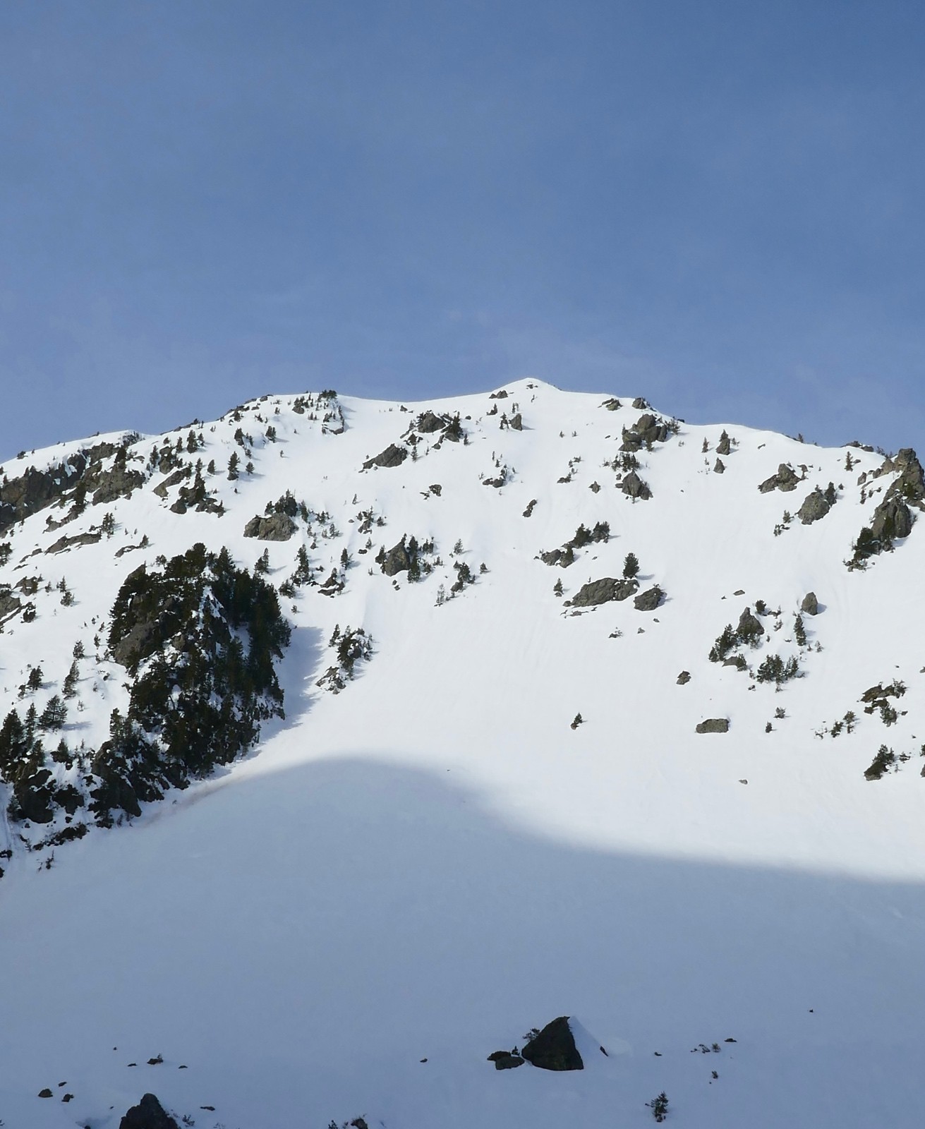 Face E du Gd Eulier mi revenue (en haut) mi béton (en bas)