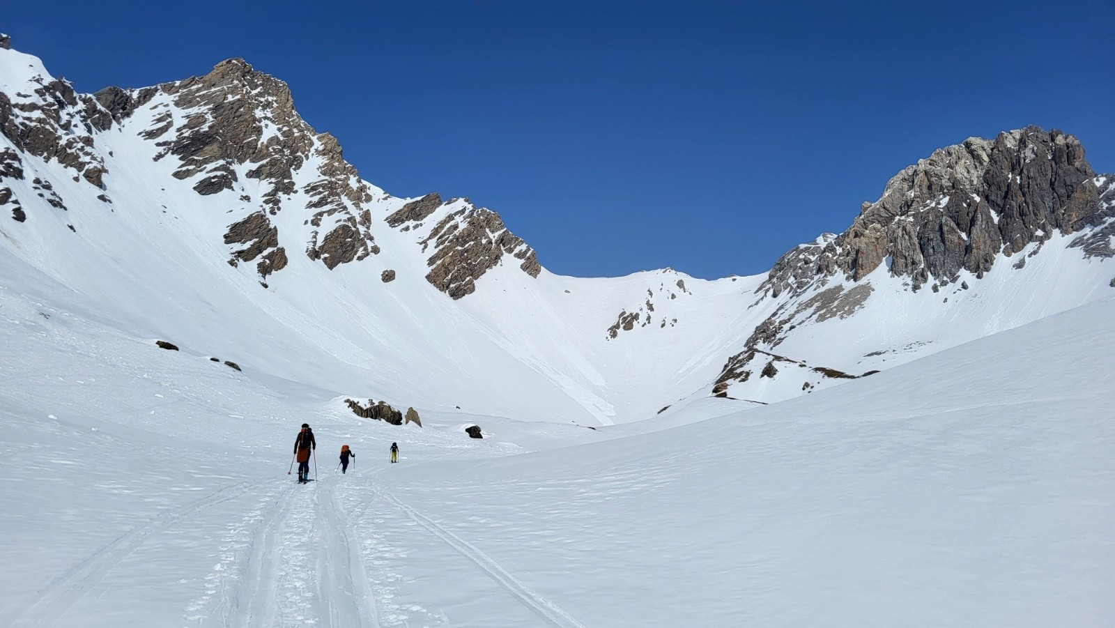 &nbsp;J4 - C'est au pied du mur...