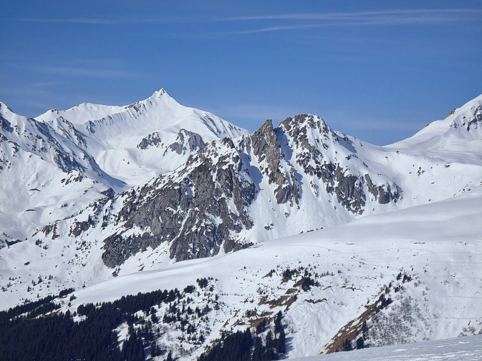 Au premier plan, les couloirs de Rocheboc.&nbsp;