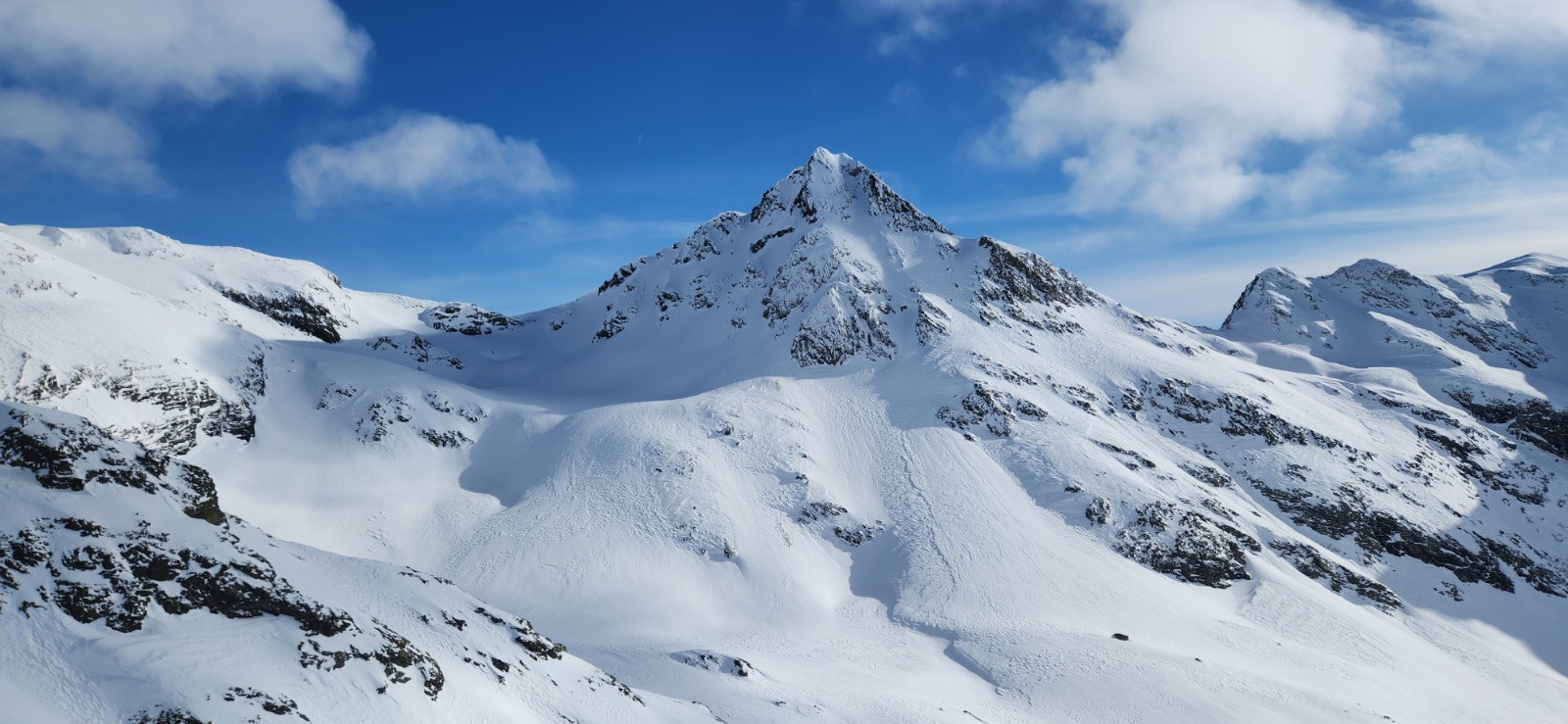 le Pic du Gd Doménon et son couloir NO vu du Pic Coutet il y a un peu plus d'une semaine