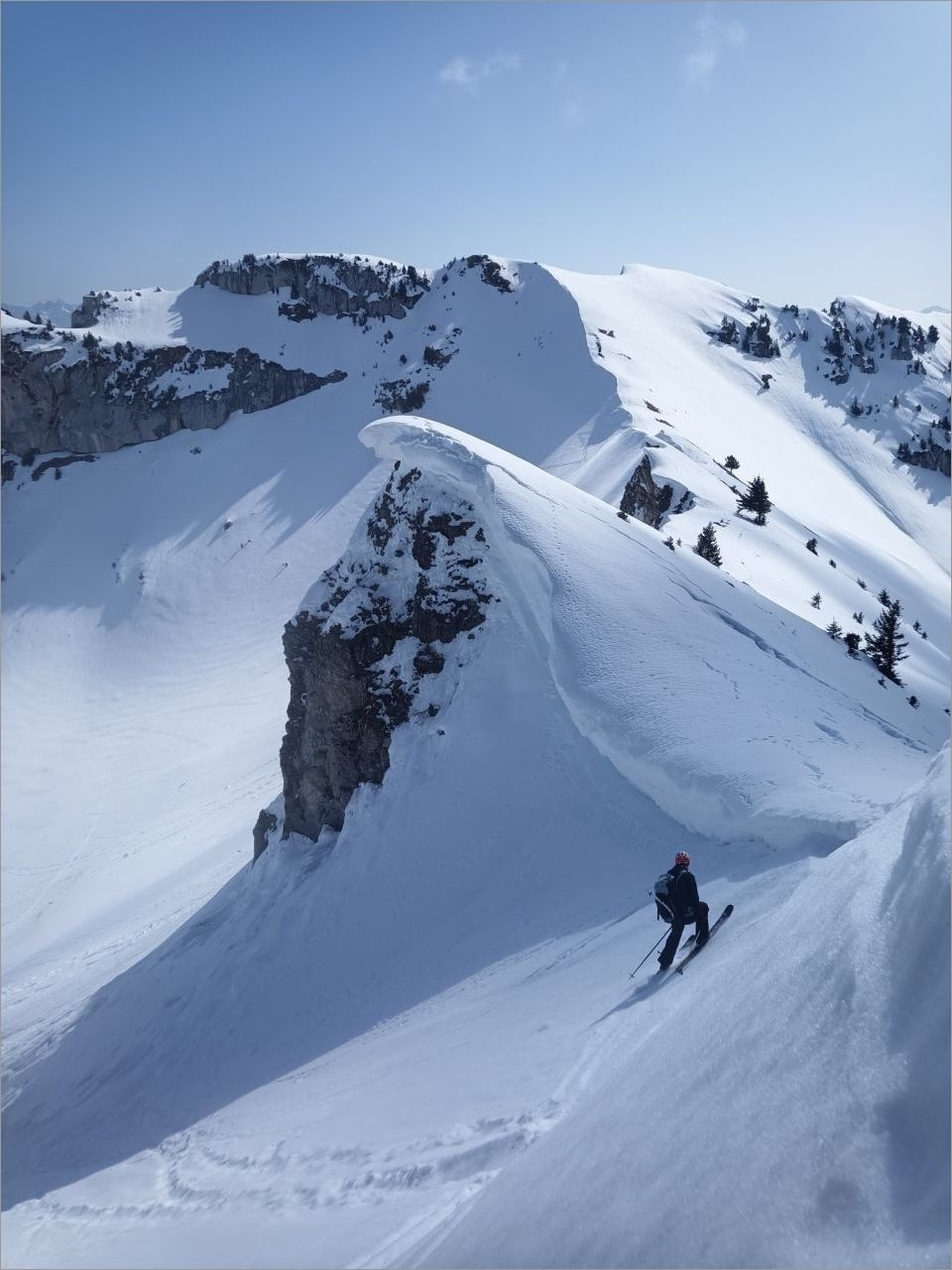 Remarquez les corniches au Col de Bellefont. Il n'y a que nous qui les avons vues de si près