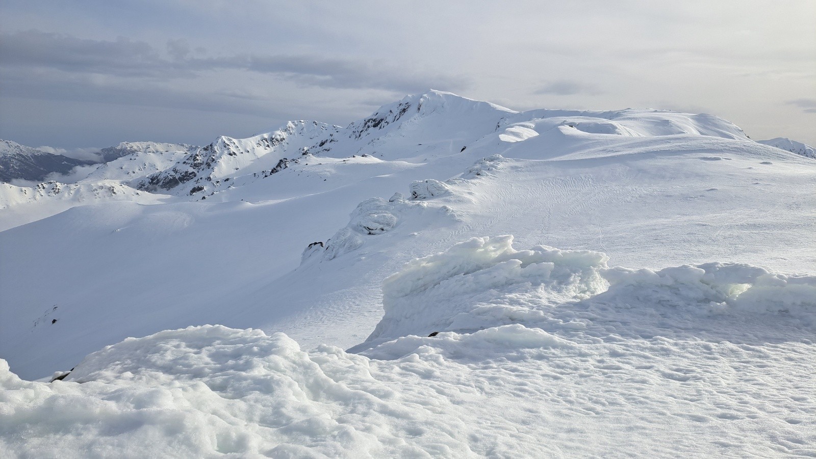 Plateau du Renoso figé dans la glace et battu par les vents