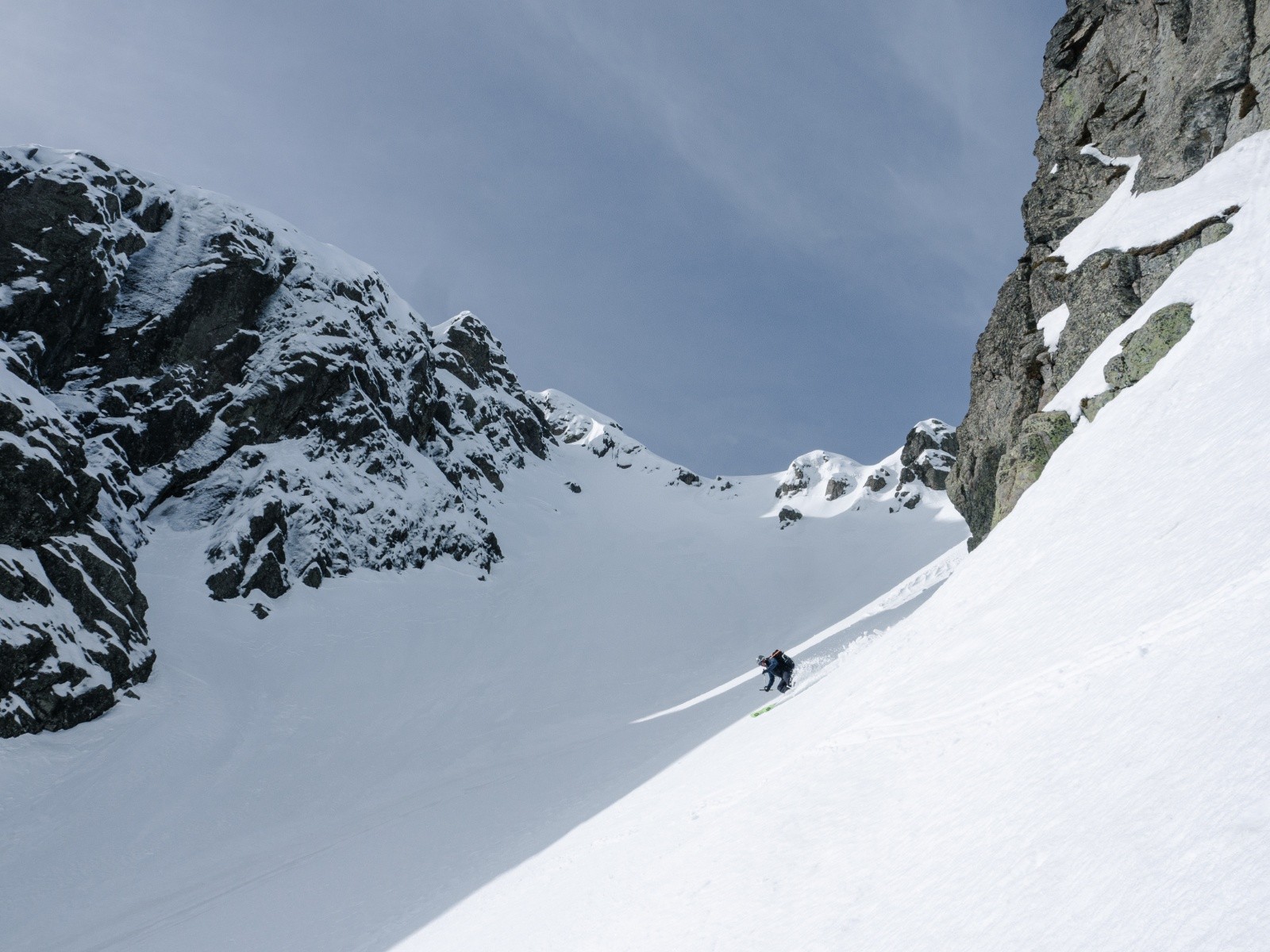 Théo qui savoure sa moquette quotidienne