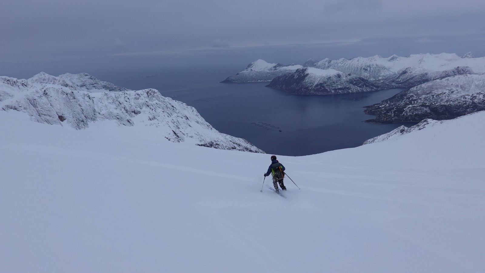 David en mode ski vue fjord