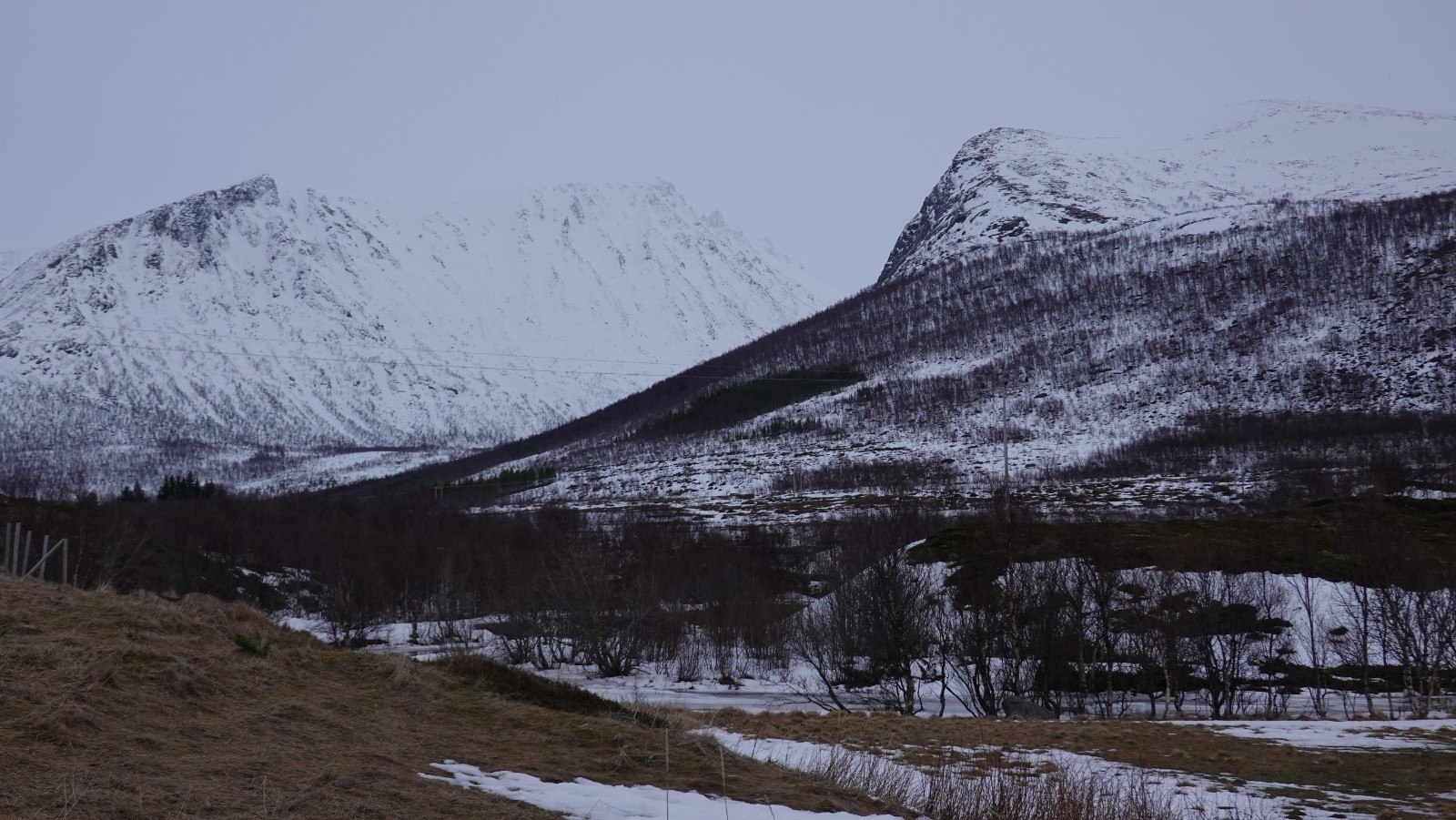Le versant Sud du Kvaenan et le Salberget à sa droite