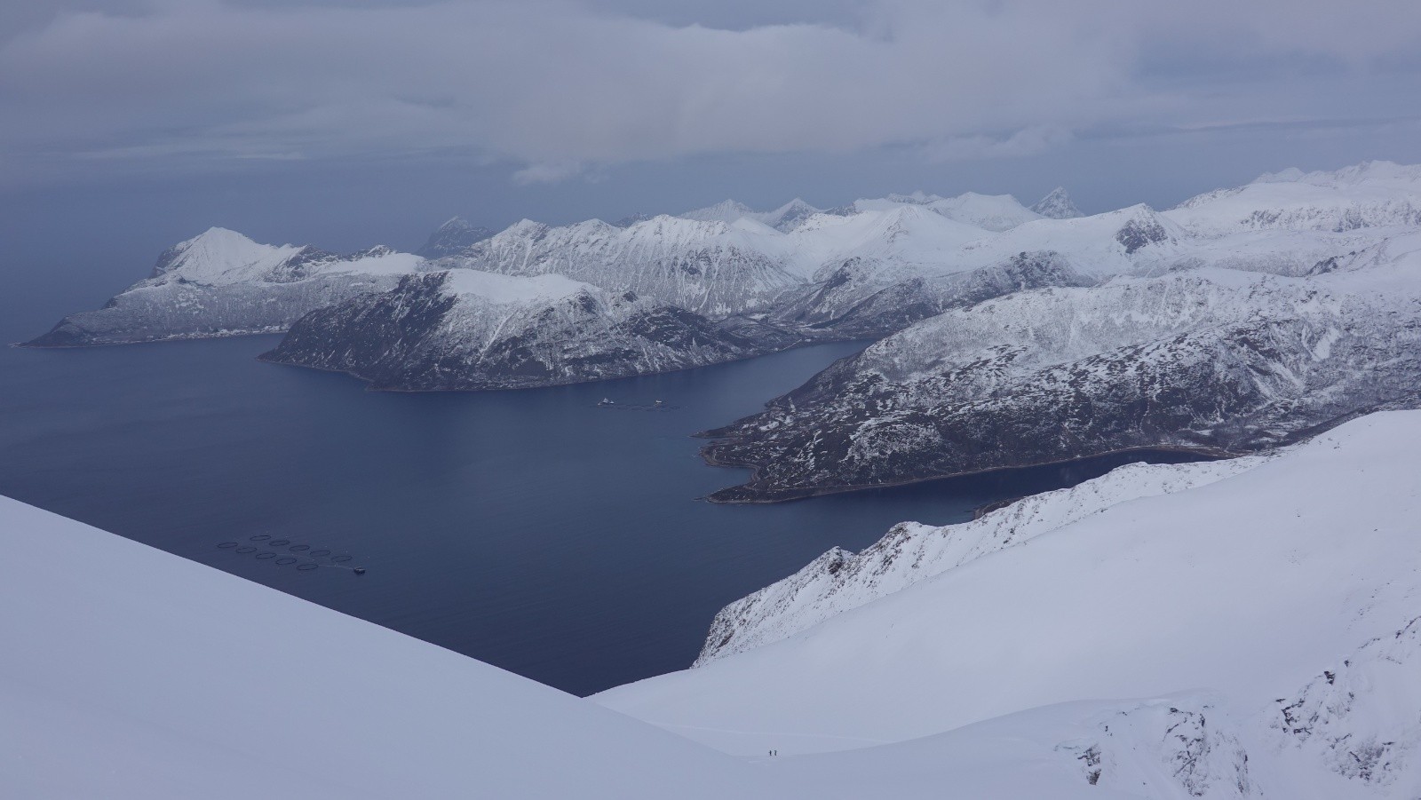 Le cheminent de notre ascension sur fond de Sifjorden