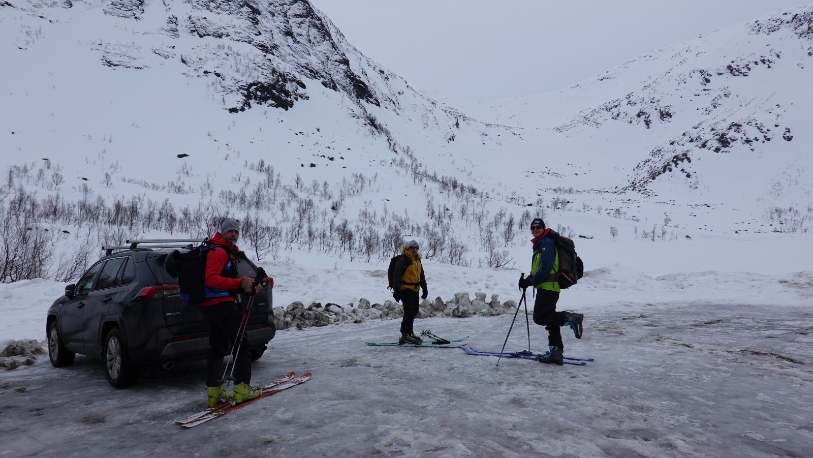 Au départ du parking avec le vallon d'ascension juste en face