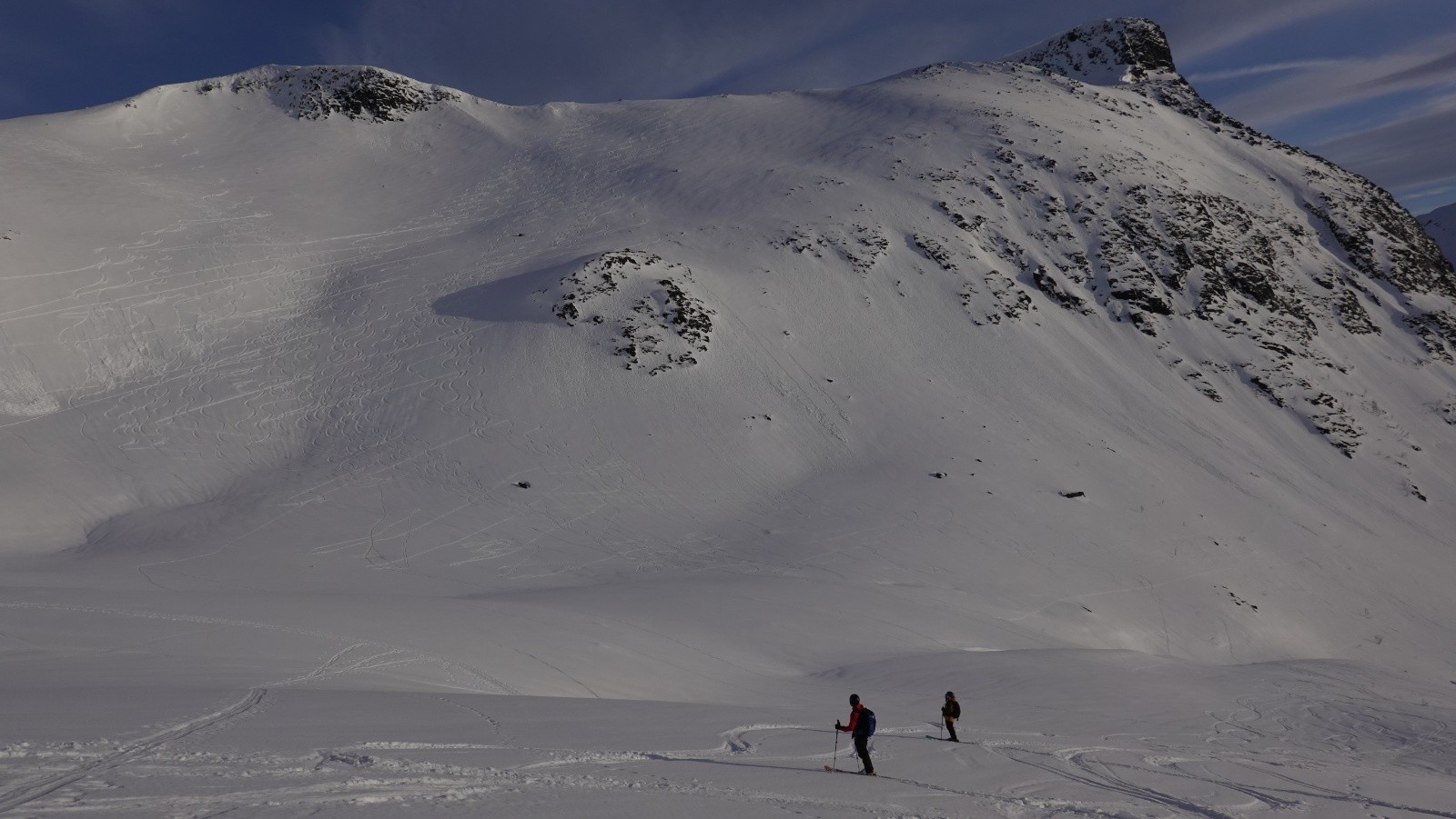 Le secteur est bien connu pour le ski de randonnée : tous les sommets et versants ont été skiés