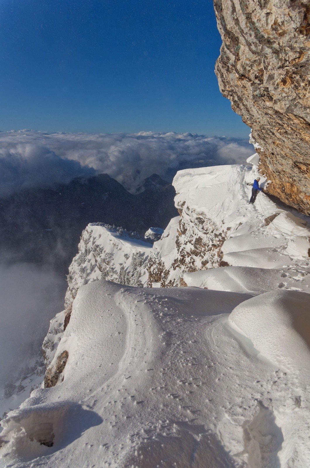 On va plutôt revenir par là, c'est bien