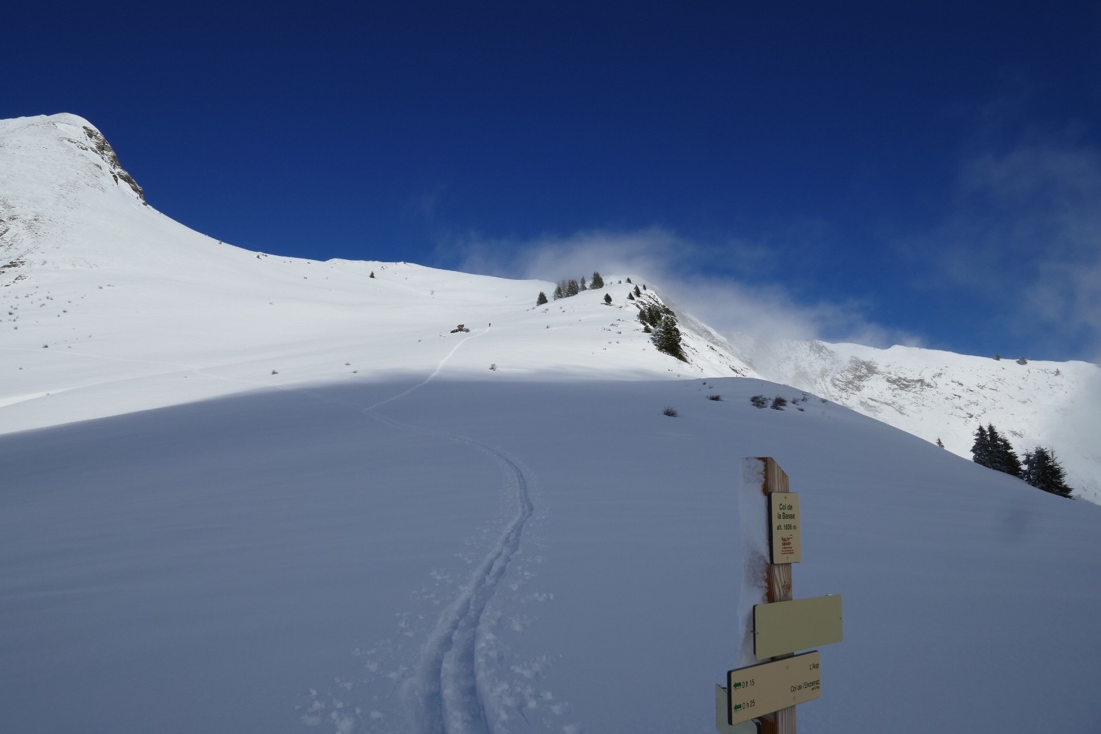 Col de la Basse. Aucune vue aujourd'hui vers l'est. Je vous épargne la photo.