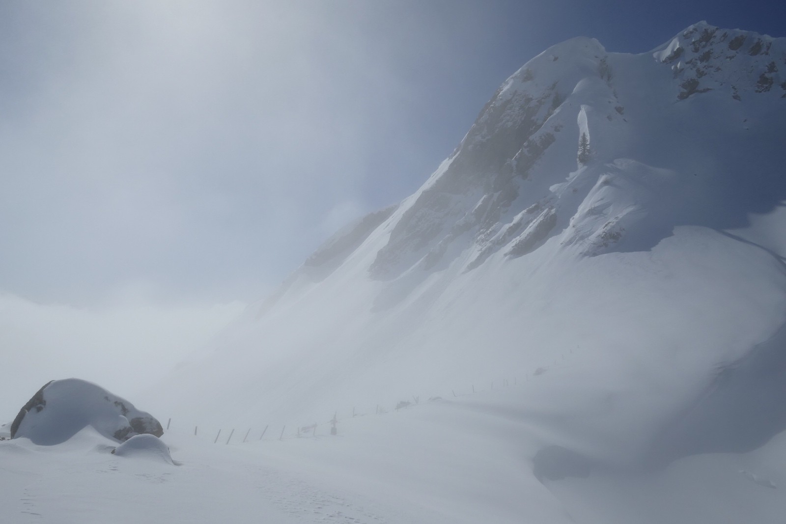 Le Col Ratti en vue. Dans le brouillard qui passe...