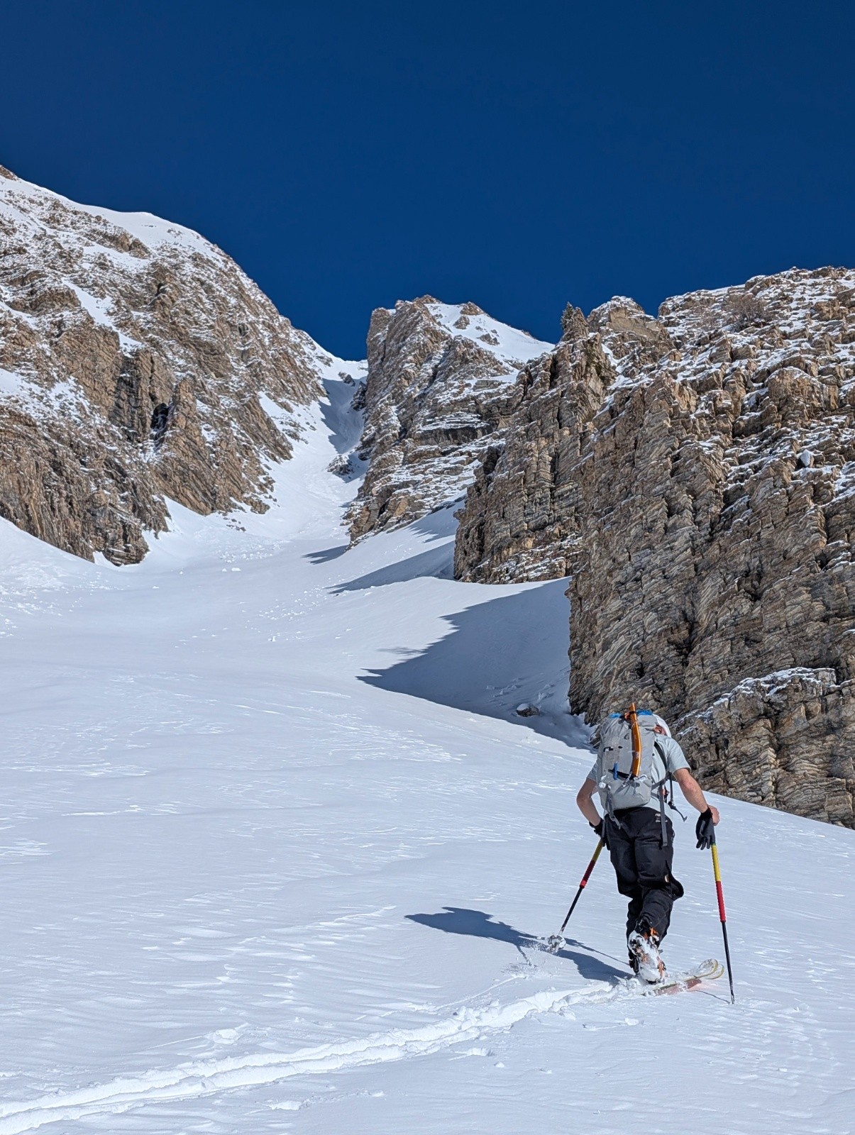 Couloir SSE que l'on remonte à peine pour rejoindre la face SE&nbsp;
