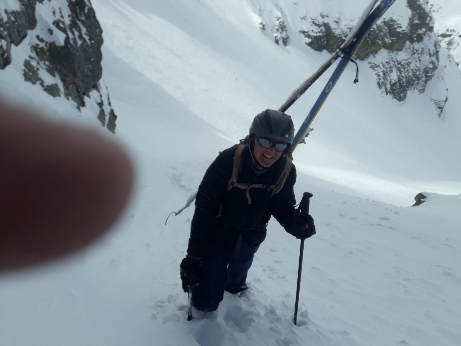Antoine dans la remontée du couloir W du Bec