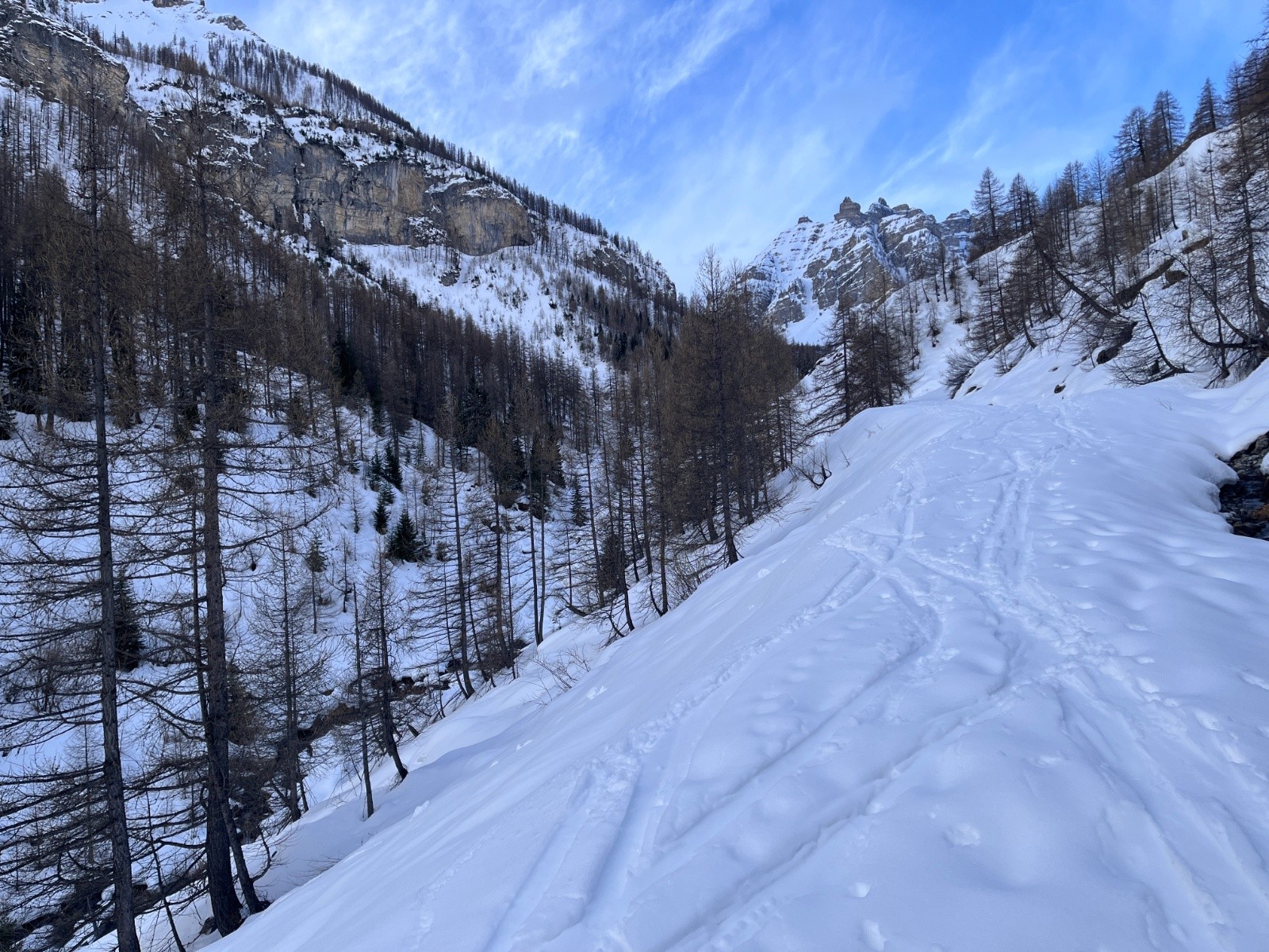 La barre de Bramafort en haut gauche avec son passage à droite de la barre&nbsp;