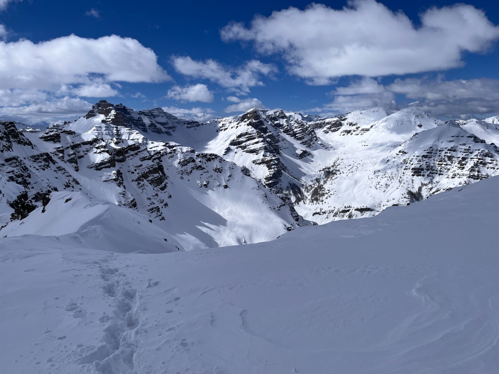 &nbsp;panorama vers les sommets et le trou de l'Ane&nbsp;