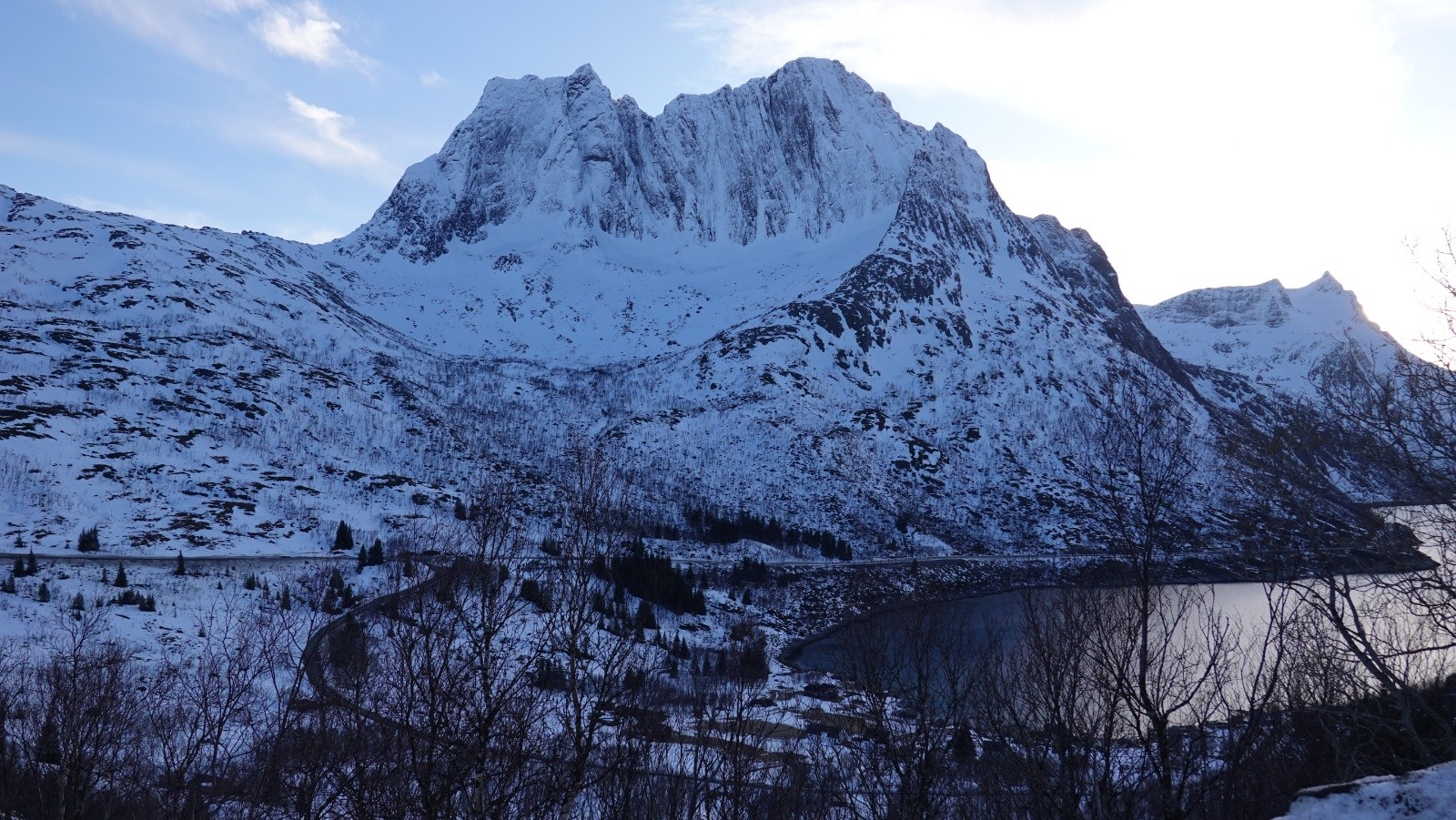 Le Breidtinden, point culminant de l'île