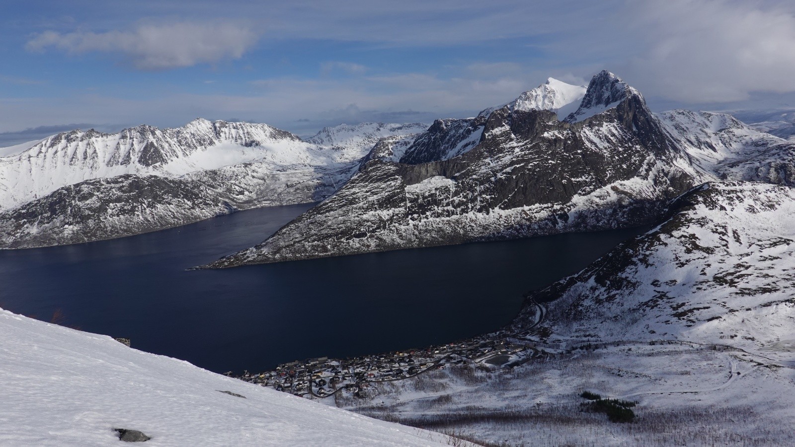 Panorama sur Fjorgard, Grytetippen (885m) et le Keipen (938m)