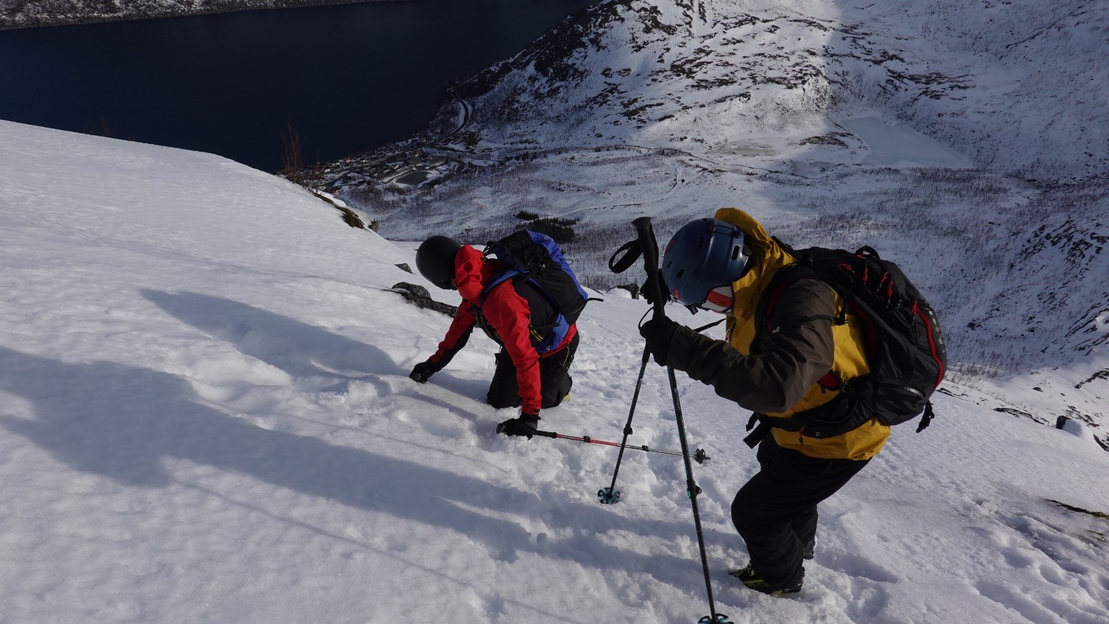 Descente prudente sans crampons ni piolet pour rejoindre nos skis