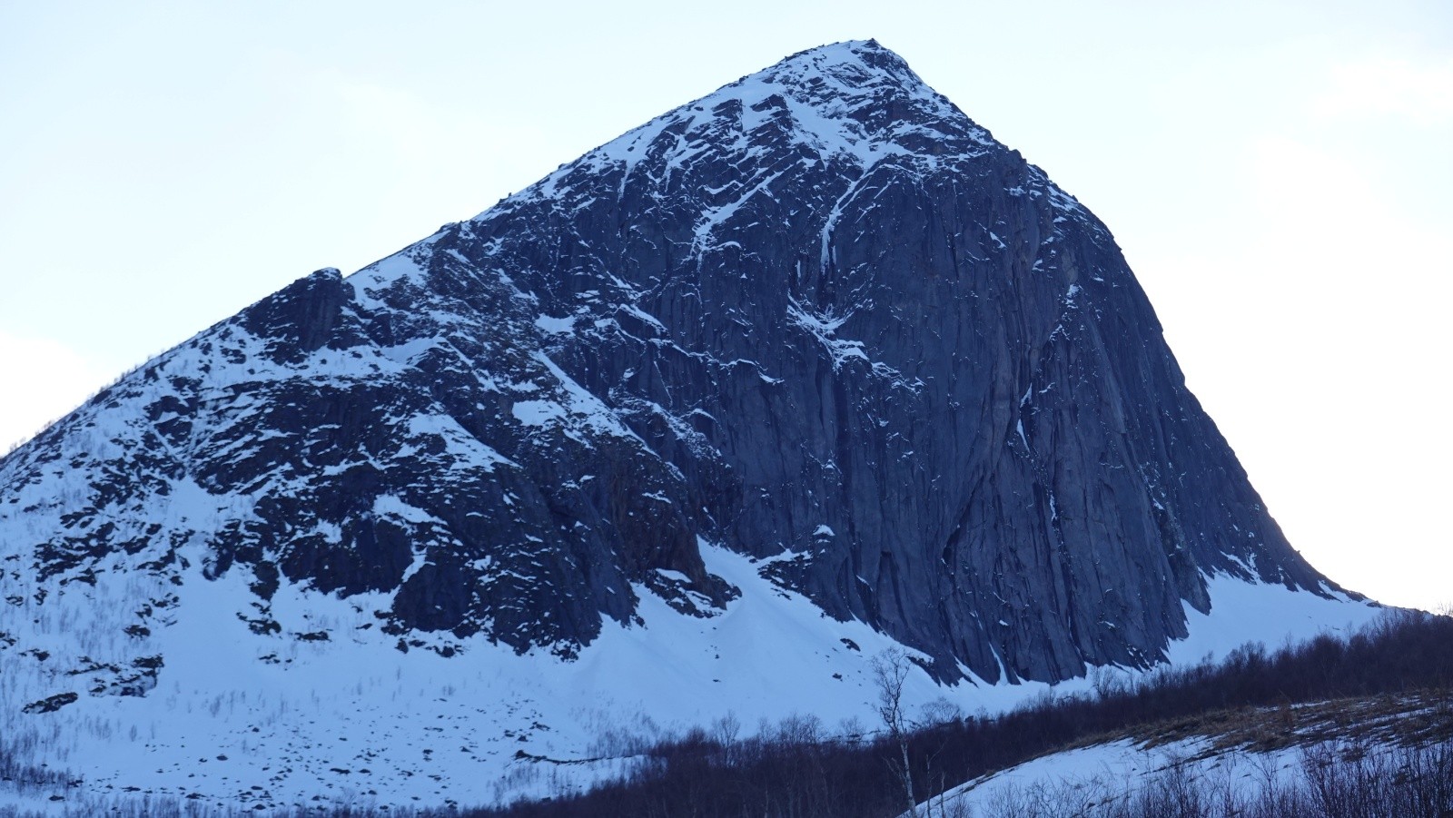 Le Segla vu depuis le nord du village de Fjordgard