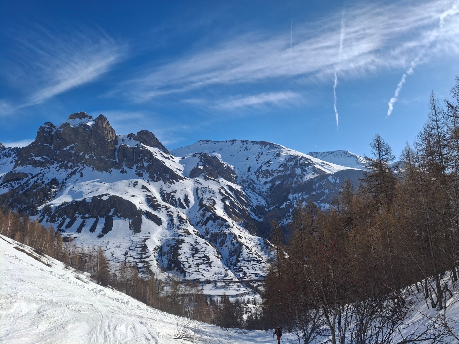 &nbsp;Aiguillette du Lauzet, couloir sud sur fond de Chardonnet
