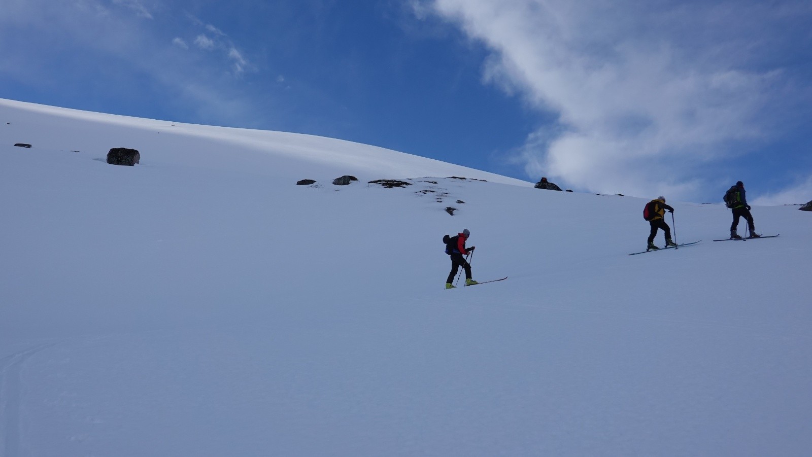 Peu après le départ, nous avons cru au ciel bleu pour le reste de la journée