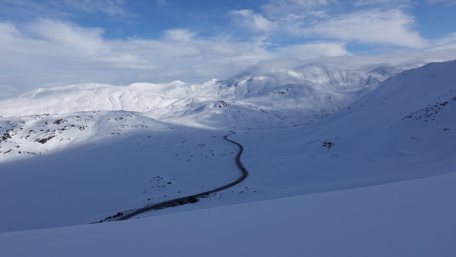 Le Tredjefjellet que nous avons skié dimanche dernier pris dans les nuages