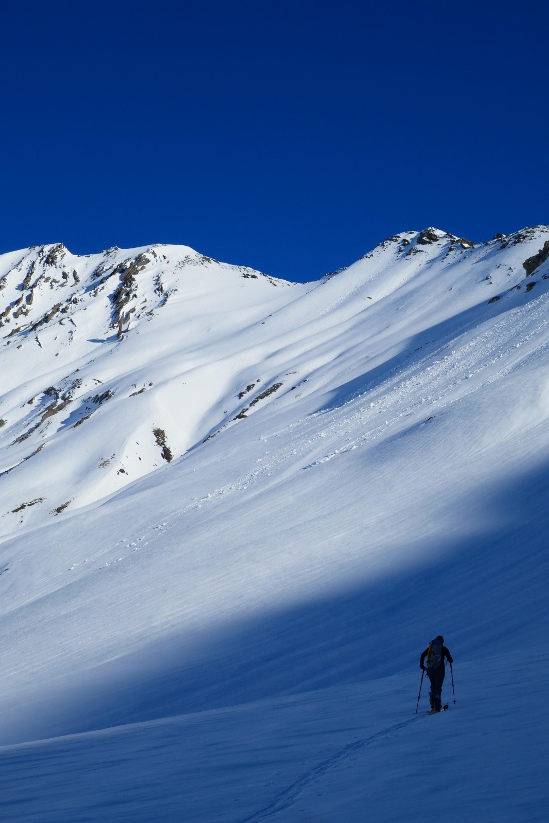 &nbsp;La longue traversée ascendante qui nous mènera au sommet de l'Aiguille d'Argentière
