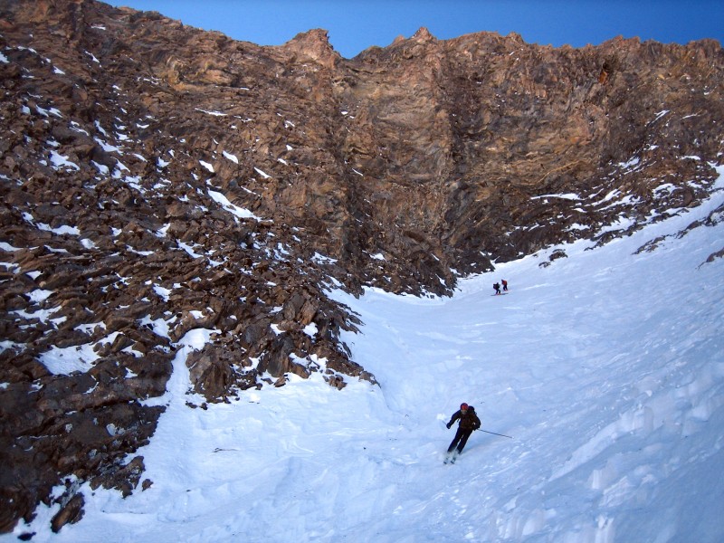 Puj dans la rampe : Belle descente sous les falaises, malgré une neige franchement pas terrible.