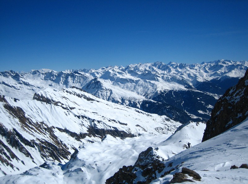 Vers l'Italie : Au col sous la pointe de la Leisette, belle vue vers l'Italie